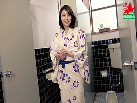 ママ友と日帰り不倫露出旅　本田瞳　サンプル画像11